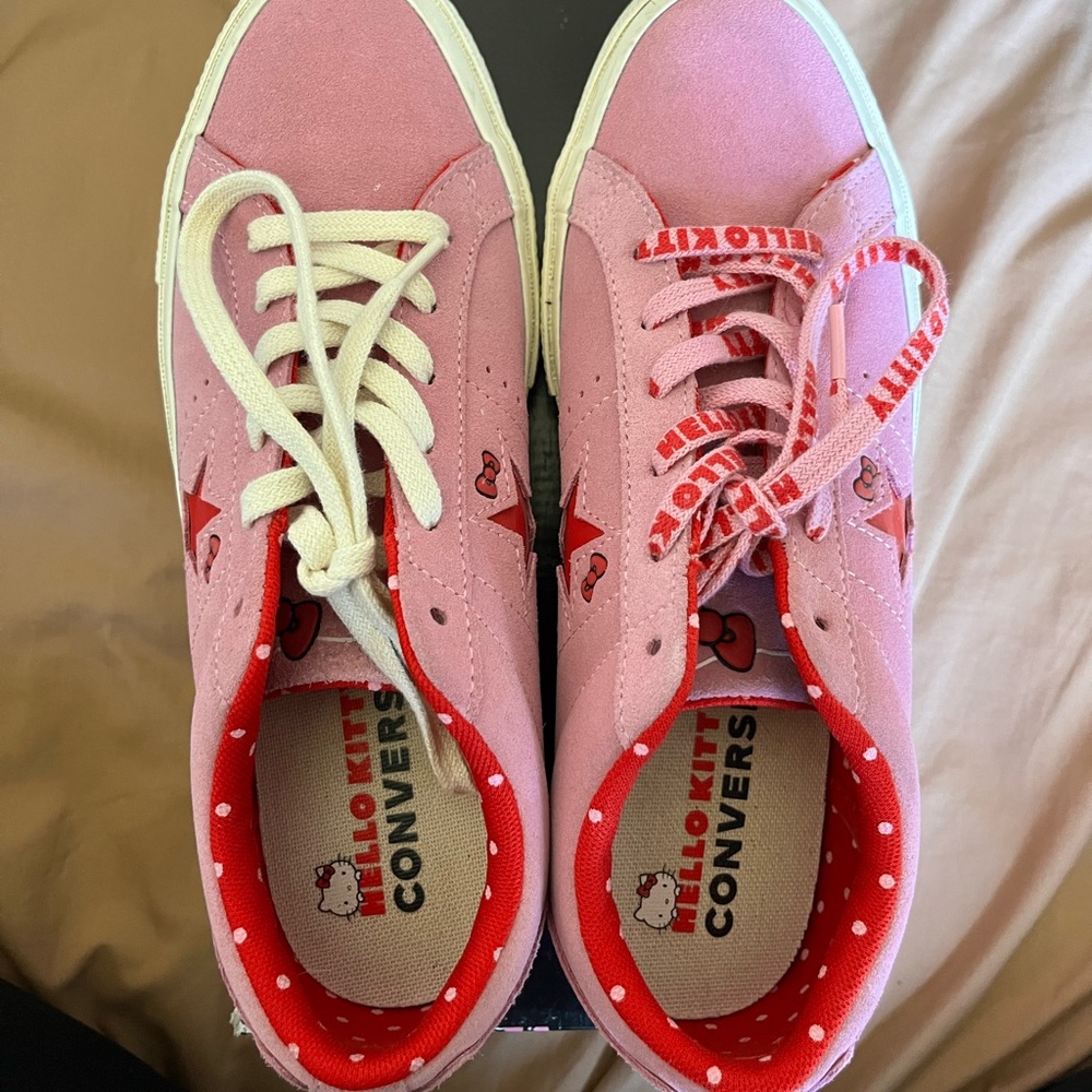 Rare Hello Kitty Converse x One Star in pink 🎀 Size women’s 9 / men’s 7